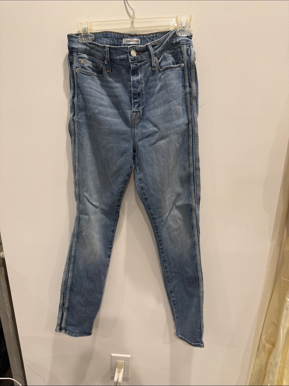 Good American Light Wash Skinny Jeans with Side Stripe